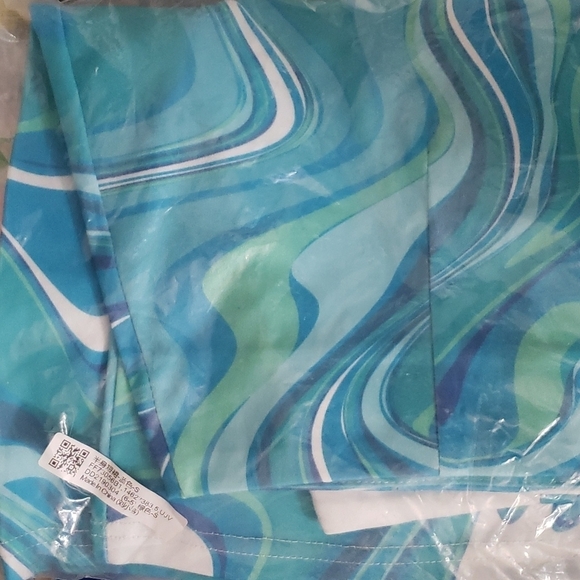 DuAnyzou Abstract Marbelized Mini Skirt in Shades of Blue/Aqua/White Size L - Picture 7 of 7